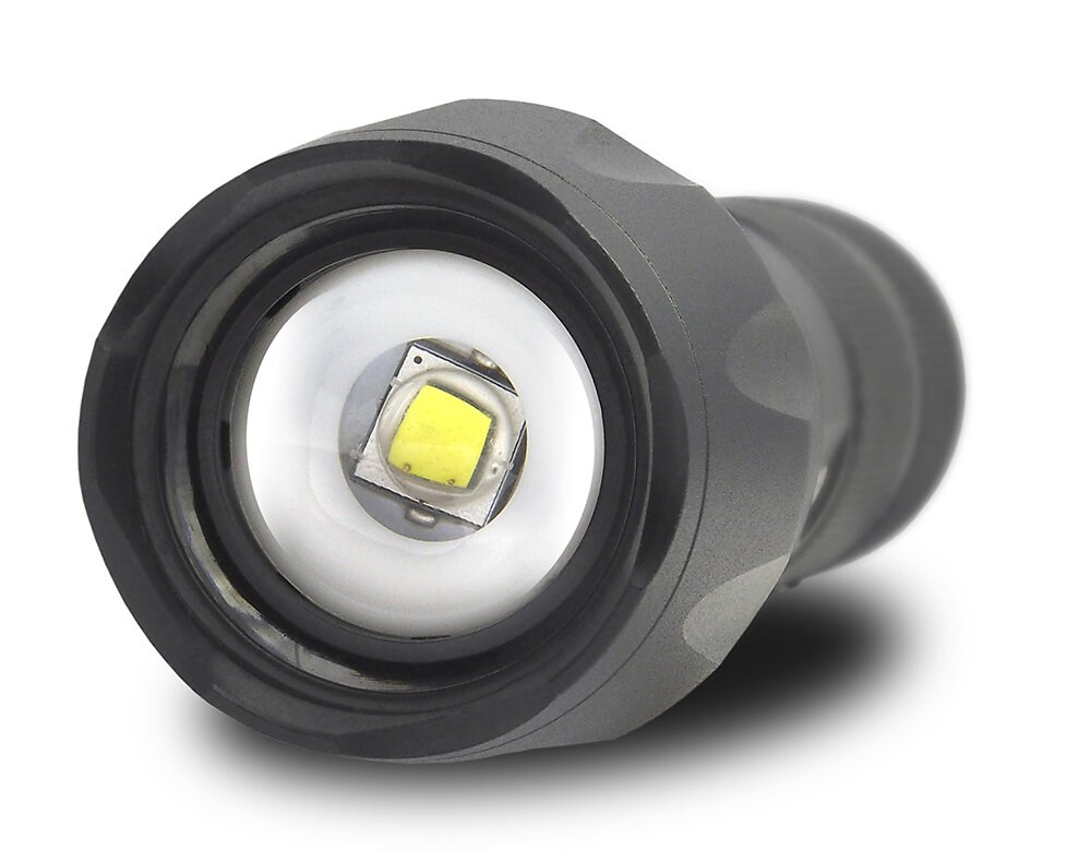 LED taskulamppu FL-600 CREE XM-L2 18650 LEDillä / 3x AAA (R03)